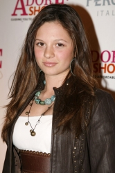Photos de Mackenzie Rosman - All The Things We Adore  Fashion Show - 2